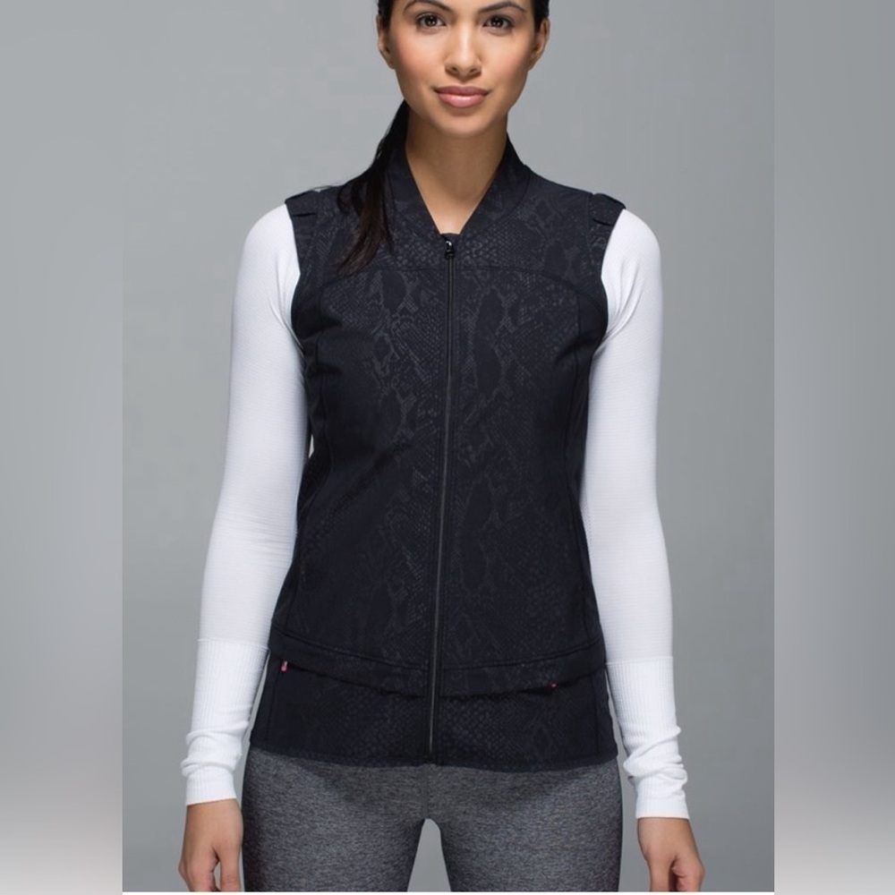 Lululemon Light Speed Vest – Desert Snake Embossed Black, Size 4